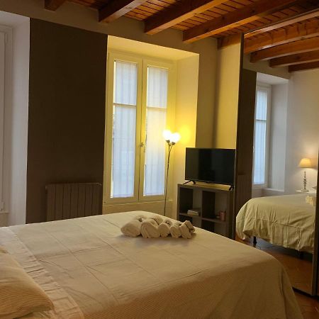Studio Apartment Una Finestra Su Como Exterior foto