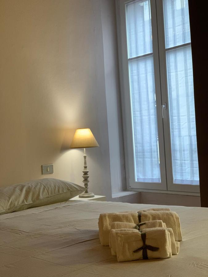 Studio Apartment Una Finestra Su Como Exterior foto