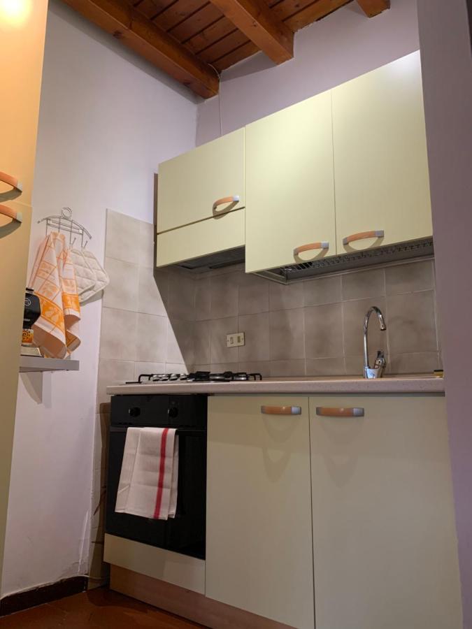 Studio Apartment Una Finestra Su Como Exterior foto