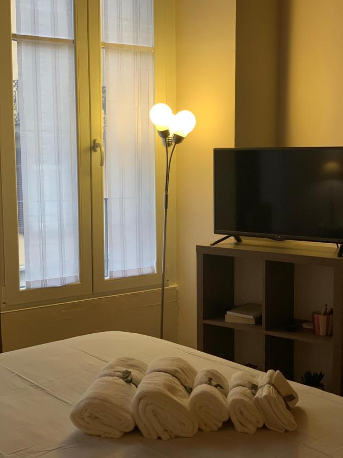Studio Apartment Una Finestra Su Como Exterior foto