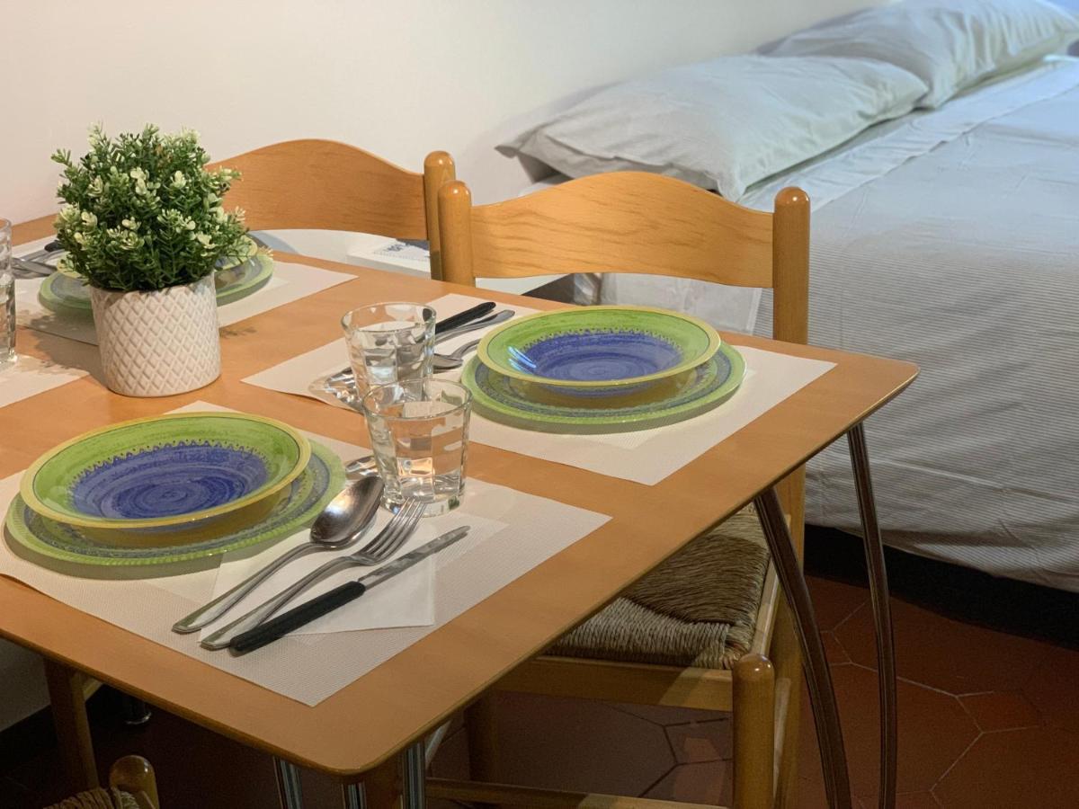 Studio Apartment Una Finestra Su Como Exterior foto